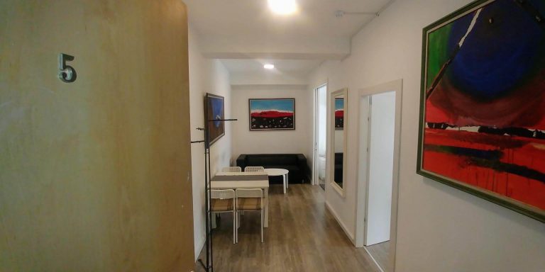 Apt 5 Spacious Two Bedroom Queen Beds
